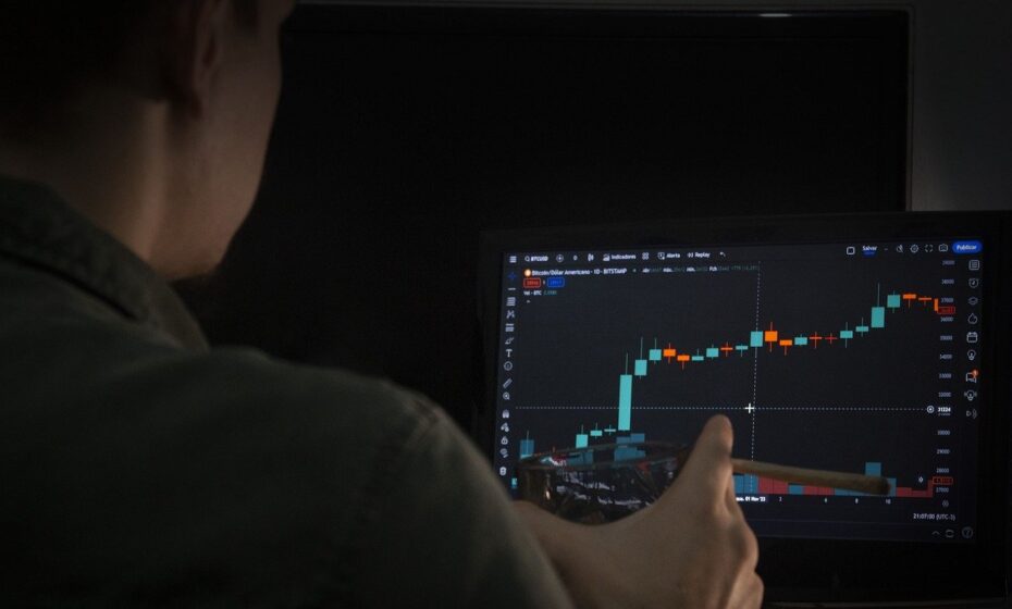 Futures & Options Basics: Derivatives for Leverage & Hedging